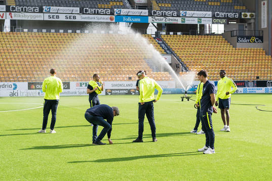AFC Eskilstunas spelare på planen