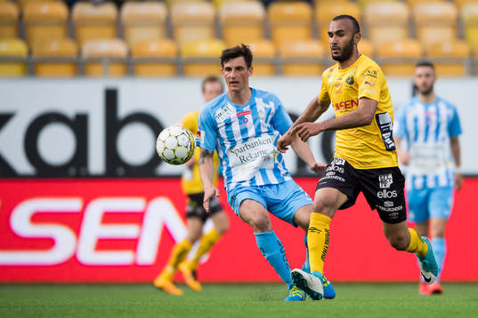 Elfsborgs Issam Jebali och AFC Eskilstunas Thomas Piermayr