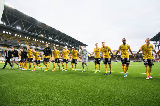 Elfsborgs spelare tackar supportrarna
