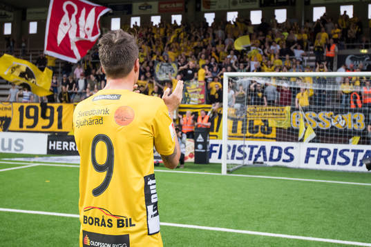 Elfsborgs Lasse Nilsson hyllas av supportrarna