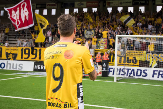 Elfsborgs Lasse Nilsson hyllas av supportrarna