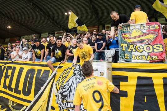 Elfsborgs Lasse Nilsson hyllas av supportrarna