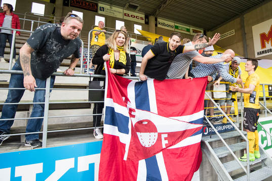 Elfsborgs Jörgen Horn tackar sin tillresta supporterklack