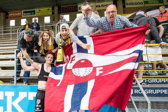 Elfsborgs Jörgen Horn tackar sin tillresta supporterklack
