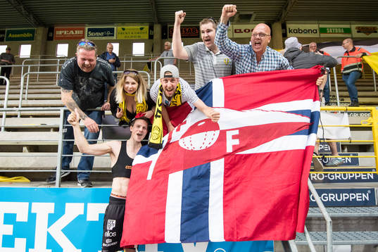 Elfsborgs Jörgen Horn tackar sin tillresta supporterklack