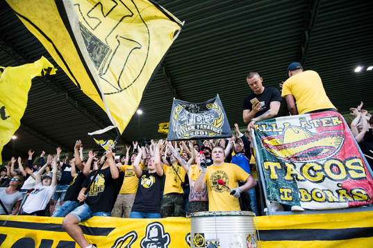 Elfsborgs supportrar jublar