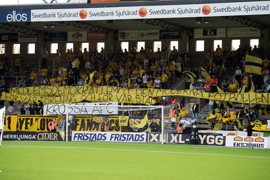 Elfsborgs supportrar med banderoll