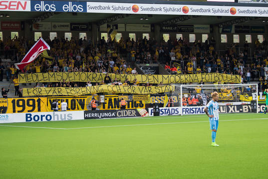 Elfsborgs supportrar med banderoll