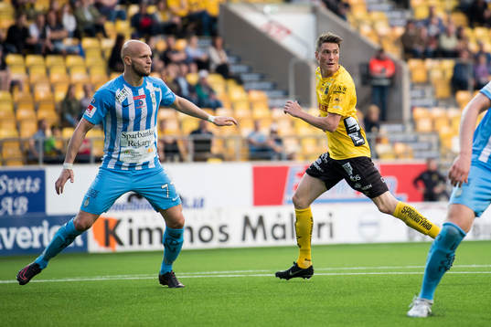 Elfsborgs Lasse Nilsson och AFC Eskilstunas Zourab