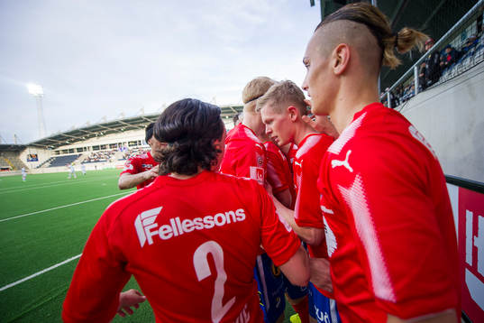 Östers spelare jublar