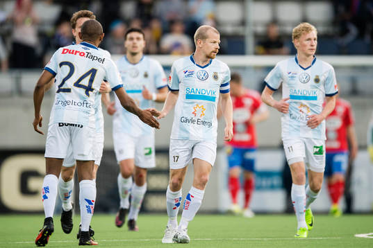 Gefles Jonas Lantto klappar om René Makondele Muzola