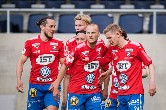 Östers spelare jublar