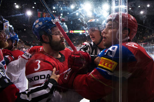 Tjeckiens Radko Gudas i bråk med Rysslands Ivan Provorov