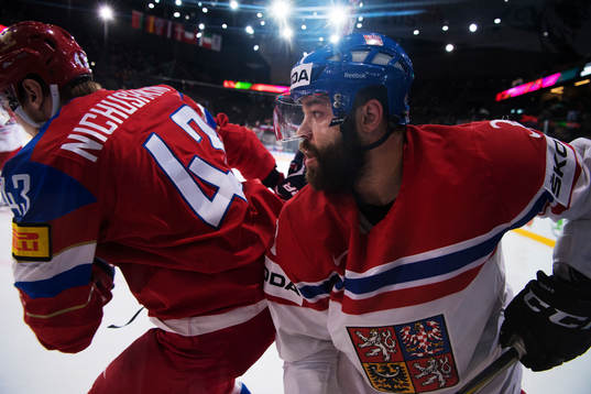 Rysslands Valeri Nichushkin och Tjeckiens Radko Gudas
