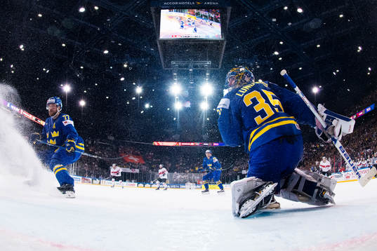 Sveriges Victor Hedman och målvakt Henrik Lundqvist