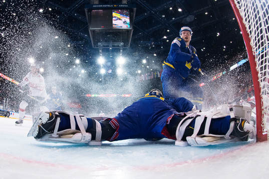 Sveriges målvakt Henrik Lundqvist och Gabriel Landeskog