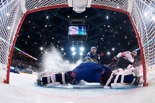 Sveriges målvakt Henrik Lundqvist och Gabriel Landeskog
