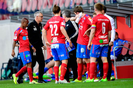 Helsingborgs Bradley Surprise Ralani lämnar planen