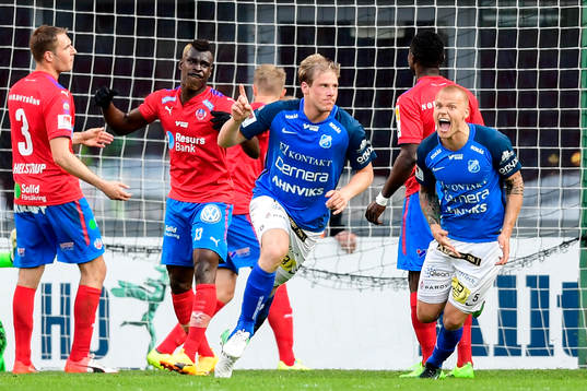 Helsingborgs Edwin Gyimah och Norrbys Nicklas Savolainen