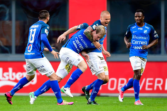 Norrbys Nicklas Savolainen kramas om av Jesper Brandt