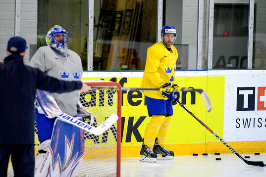 Sveriges målvakt Henrik Lundqvist och Joel Lundqvist på