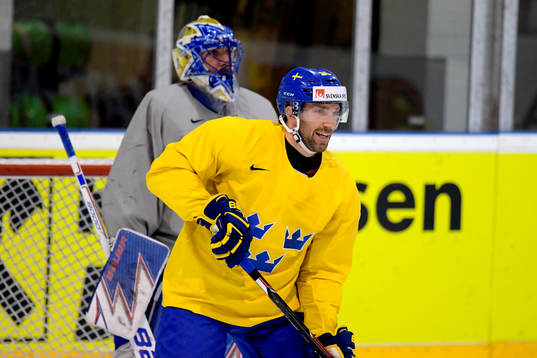 målvakt Henrik Lundqvist och Joel Lundqvist på Sveriges