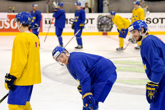 Joel Eriksson Ek och Gabriel Landeskog på Sveriges