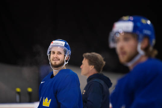Oliver Ekman Larsson på Sveriges ishockeylandslags träning