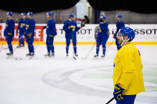 Joel Lundqvist på Sveriges ishockeylandslags träning