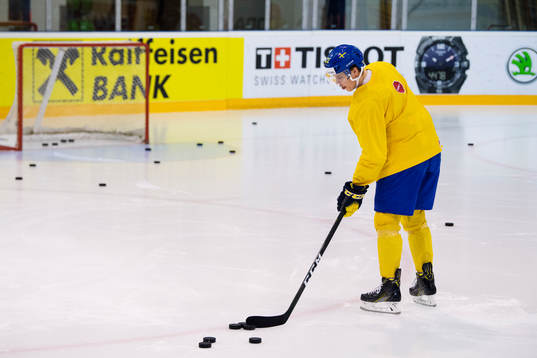 Joel Eriksson Ek på Sveriges ishockeylandslags träning