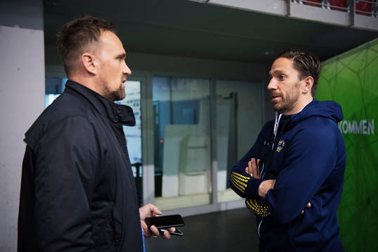 Johan Rylander, Göteborgs-Posten, pratar med Joel Lundqvist