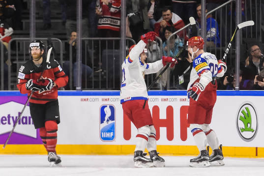Rysslands Yevgeni Kuznetsov jublar