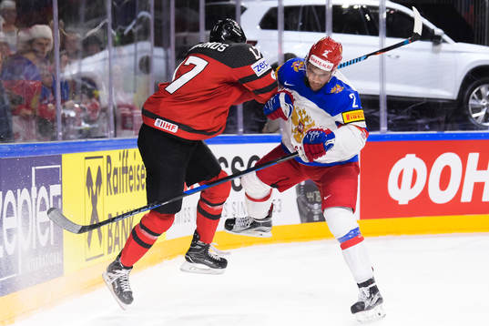 Kanadas Wayne Simmonds och Rysslands Artyom Zub i