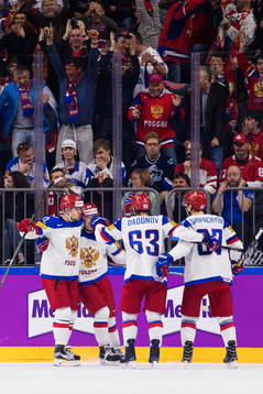 Rysslands Artemi Panarin, Nikita Gusev, Evgeni Dadonov och