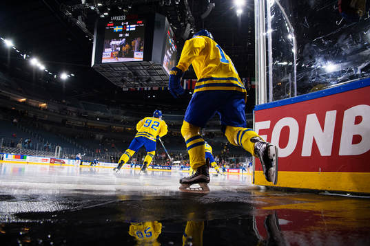 Sveriges Gabriel Landeskog och Marcus Krüger åker ut till