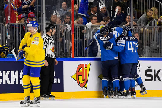 Finlands spelare jublar