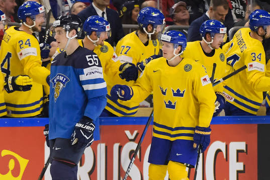 Finlands Joonas Kemppainen deppar samtidigt som Sveriges