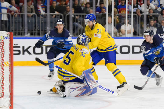 Sveriges målvakt Henrik Lundqvist och Victor Hedman