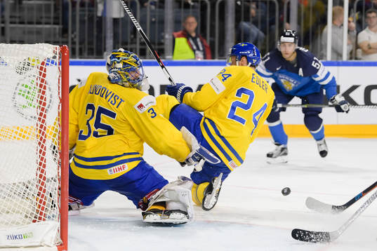 Sveriges målvakt Henrik Lundqvist och Alexander Edler i