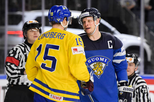 Sveriges Oscar Lindberg i samtal med Finlands Lasse
