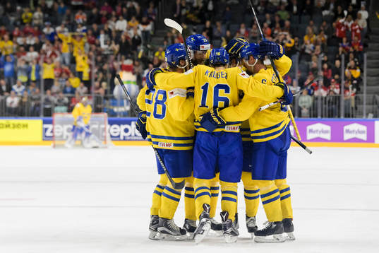 Sveriges spelare jublar