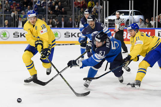 Sveriges Dennis Everberg och William Karlsson försvarar