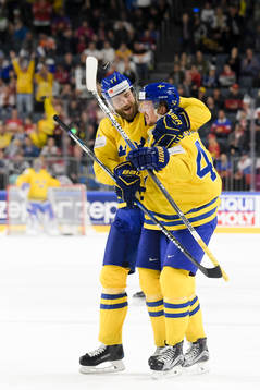 Sveriges Victor Hedman och Joakim Nordström jublar