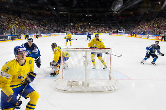 Sveriges John Klingberg, målvakt Henrik Lundqvist och