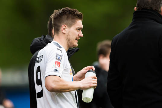 Örebros Victor Sköld på väg in i spel