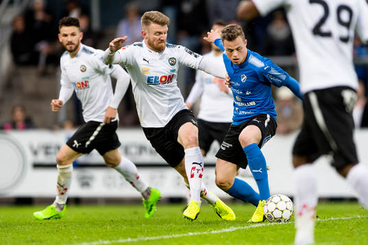 Örebros Michael Almebäck och Halmstads Gabriel Gudmundsson