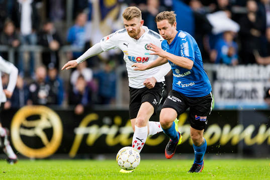 Örebros Michael Almebäck och Halmstads Fredrik Olsson