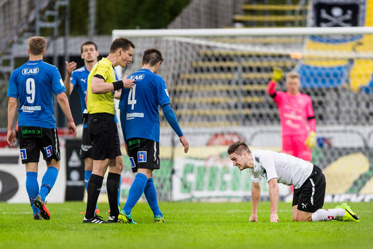 Örebros Victor Sköld får frispark