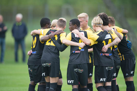 IFK Hässleholm laddar i matchen i division 2 mellan IFK