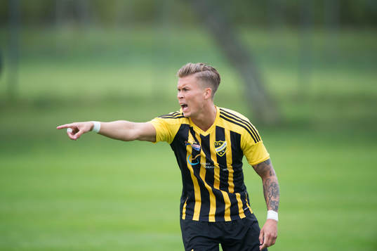 IFK Hässleholms Philip Wikström i matchen i division 2